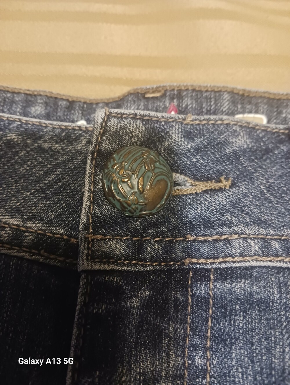 Vanilla Star Knee Shorts - Picture 6 of 7